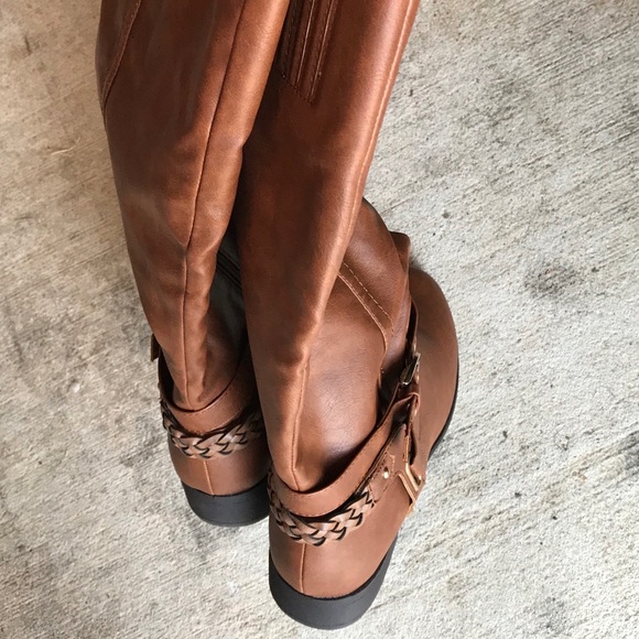 Women’s Size 6 XOXO Regular-Width Martine Boots - Picture 4 of 7